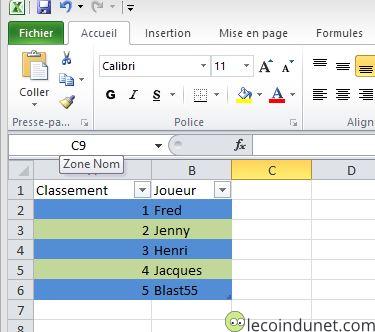 Excel テーブルの 1 行おきに色を付ける