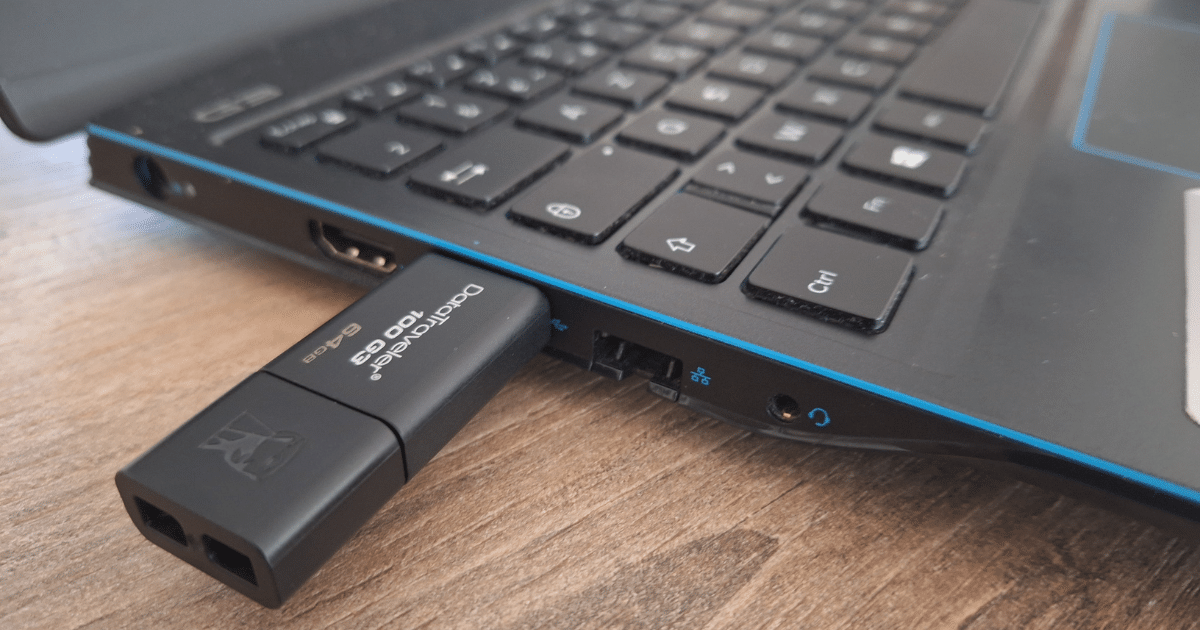 デバイスが USB 3.0 で適切に動作することを確認します